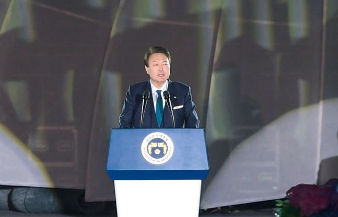 2023순천만국제정원박람회에 참석한 윤석열 대통령이 축사를 하고 있다.