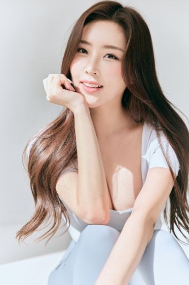 배우 유채련