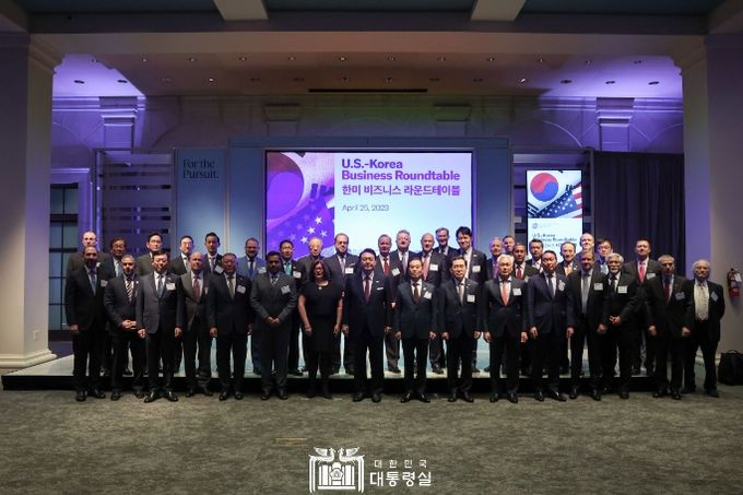 4월 25일 윤석열 대통령은 한미 비즈니스 라운드테이블에 참석했다.