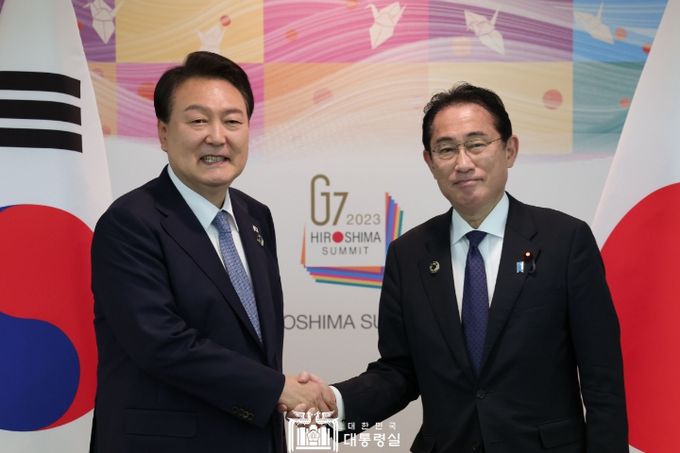 5월 21일 윤석열 대통령은 기시다 후미오 일본 총리와 한-일본 정상회담을 가졌다.