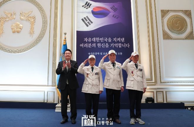 6월 14일 윤석열 대통령 부부는 국가유공자 및 보훈가족 초청 오찬을 가졌다.