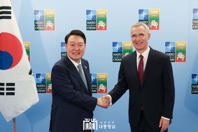 7월 11일 윤석열 대통령은 옌스 스톨텐베르그 NATO 사무총장과 면담을 가졌다.