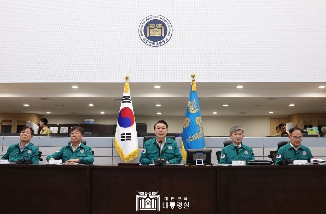 8월 8일 윤석열 대통령은 제6호 태풍 '카눈' 대처 긴급 점검회의를 주재했다.