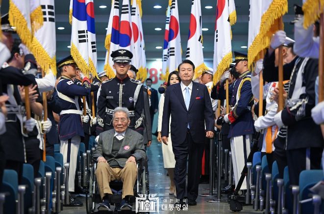 8월 15일 윤석열 대통령 부부는 제78주년 광복절 경축식에 참석했다.
