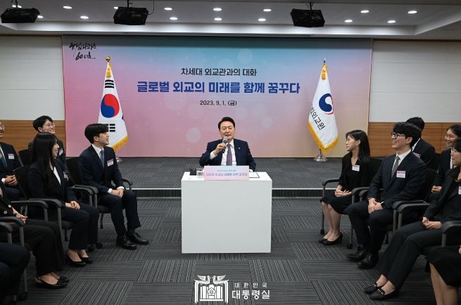 9월 1일 윤석열 대통령은 국립외교원 60주년 기념식에 참석했다.