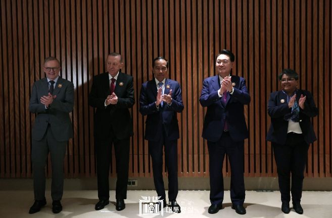 9월 9일 윤석열 대통령은 한국과 멕시코, 인도네시아, 튀르키예, 호주로 구성된 협의체 '믹타'(MITKA) 회원국 정상들과 회동을 가졌다.