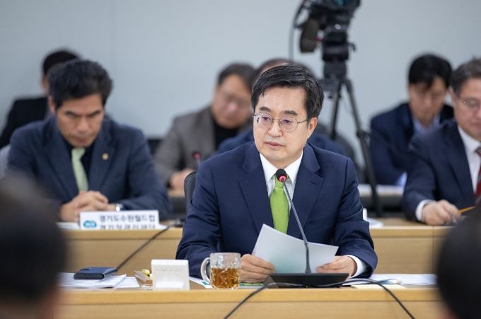 27일 오전 경기도청4층 율곡홀에서 김동연 경기도지사가 12월 도정 열린회의에서 인사말을 하고 있다.