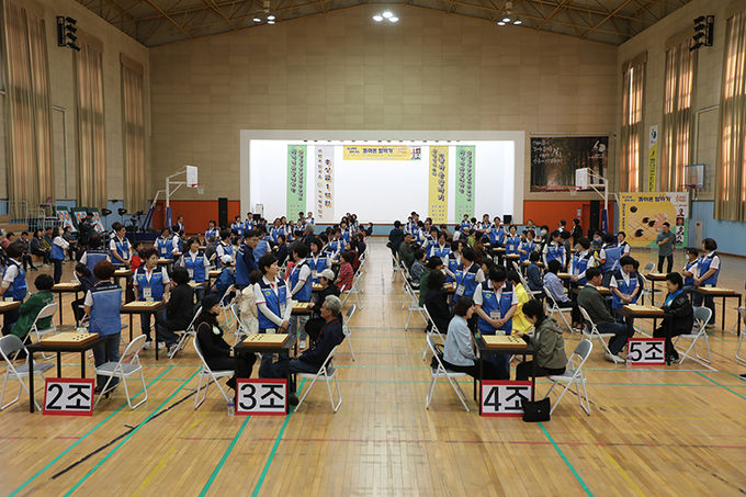 4월 6일 포항 시범경기에 참가한 시니어들의 경기 장면 (경기장 전경 )