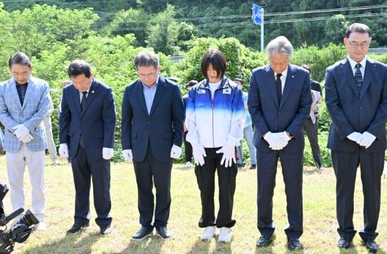 유도 허미미, 독립운동가이자 현조부 故 허석 의사 기적비 참배 가져