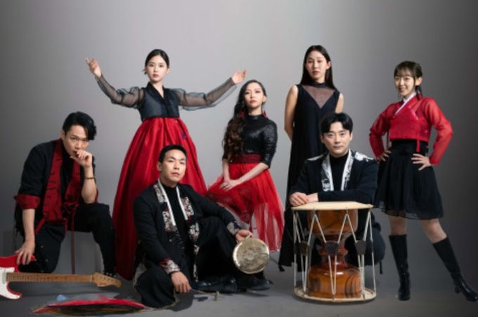 사진: 일렉트로 국악밴드 누모리. 왼쪽부터 정준석, 이아진, 이주용, 이안나, 구민지, 문상준, 윤세연