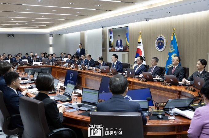 9월 24일 윤석열 대통령은 용산 대통령실에서 2024년도 제41회 국무회의를 주재했다.