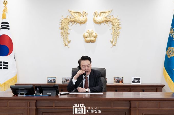 10월 2일 윤석열 대통령은 15시 15분부터 15시 30분까지 15분 간 일본의 제102대 총리로 취임한 이시바 시게루(石破 茂) 총리와 통화를 갖고, 총리 취임을 축하했다.