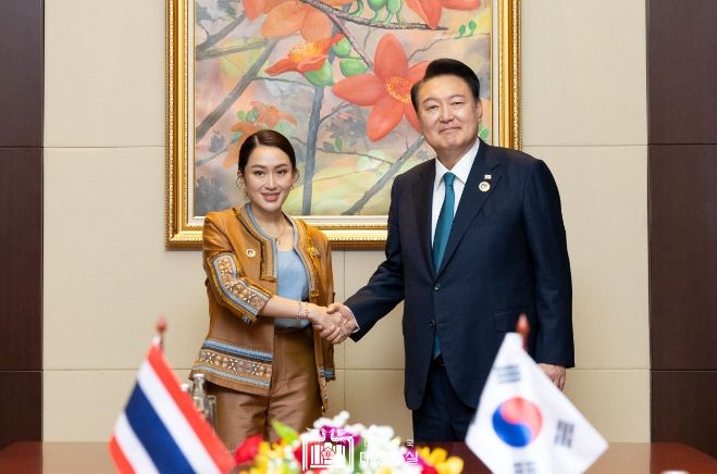 10월 10일 아세안 관련 정상회의 참석을 위해 라오스 비엔티안을 방문 중인 윤석열 대통령은 「패통탄 친나왓(Paetongtarn Shinawatra)」 태국 신임 총리와 첫 정상회담을 가졌다.