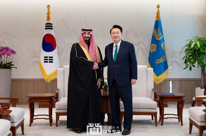 11월 5일 윤석열 대통령은 용산 대통령실에서 「압둘라 빈 반다르 알 사우드(Abdullah bin Bandar Al Saud)」 사우디 국가방위부 장관을 접견했다.