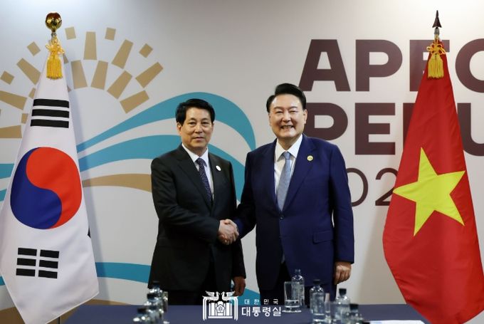11월 16일 윤석열 대통령은 르엉 끄엉 베트남 국가주석과 한-베트남 정상회담을 가졌다.