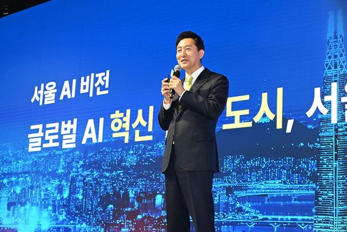 오세훈 서울시장이 11일 코엑스에서 개최된 'AI SEOUL 2025'에서 '글로벌 AI 혁신도시, 서울'이라는 주제로 비전 발표하고 있다.
