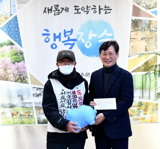 2024년 권호석씨 기탁사진
