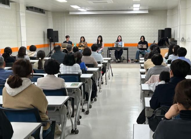 [충청남도태안교육지원청태안도서관] 북 콘서트 성황리에 마무리