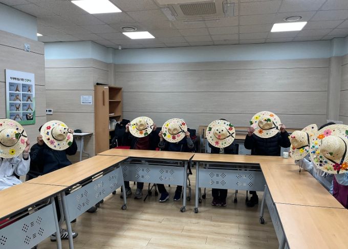 동두천시 치매안심센터, 치매환자와 가족이 함께 가꾸는 ‘치유의 옥상텃밭’ 운영