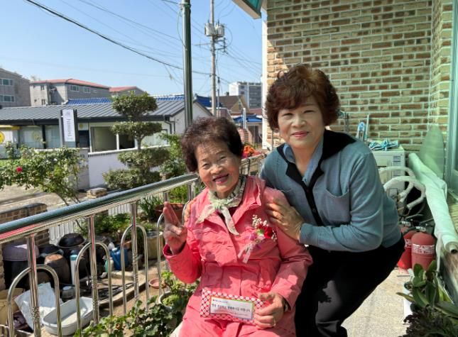 대한노인회 고성군지회 노인맞춤돌봄서비스 사업 정서지원프로그램 “카네이션은 사랑을 싣고” 실시