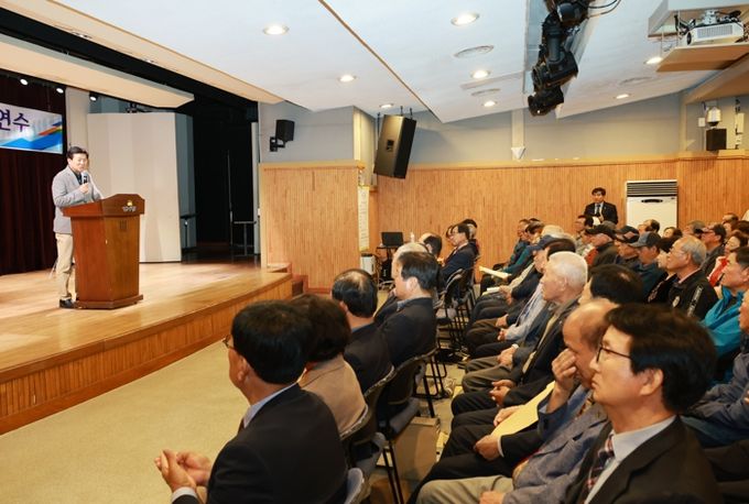 대한노인회 금산군지회 노인지도자 연수 교육 모습