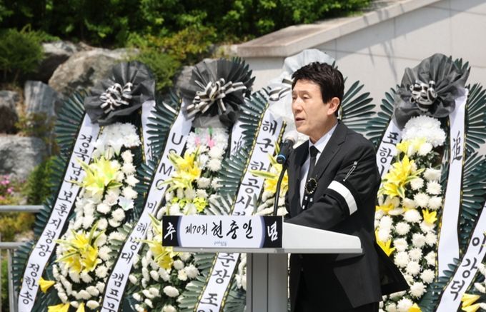 지난 6일 덕수동 충혼탑 광장에서 순국선열과 호국영령의 숭고한 희생정신을 기리고 넋을 기리고 추모하는 제70회 현충일 추념식을 거행했다.