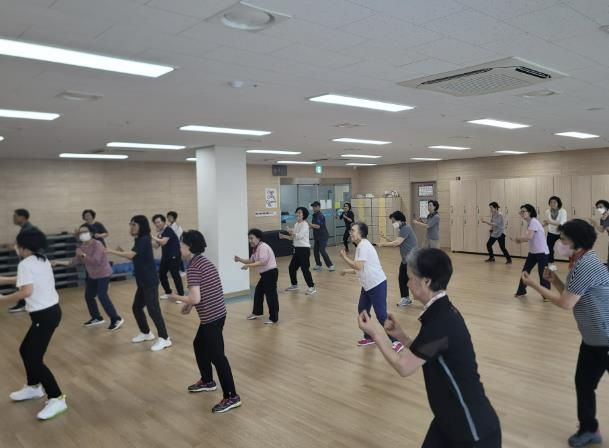 충주시,‘관절튼튼 운동교실’1기 성공적 마무리