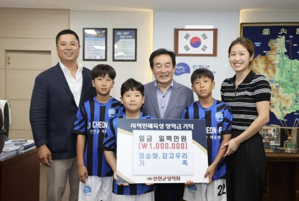 기탁식 사진