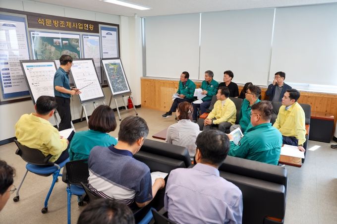 석문방조제 배수갑문 현장방문 브리핑