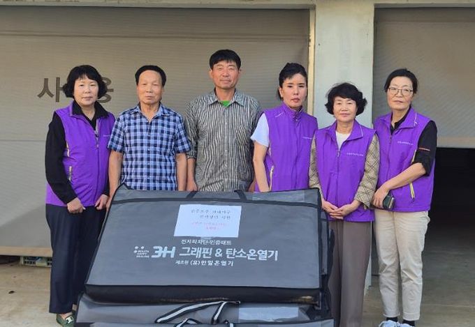 산청군여성지도자회, 이웃돕기 성품 전달