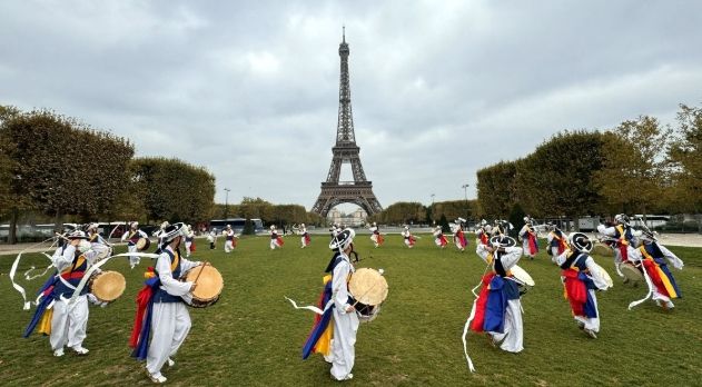화천 청소년 풍물단이 지난 8일부터 14일까지, 프랑스 파리에서 진행된 해외교류 행사를 성공적으로 마쳤다