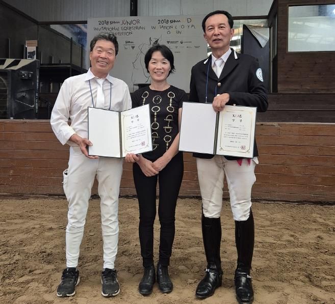 이종하 선수(사진 오른쪽 첫번째) 시상 장면
