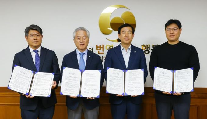 지역 응급의료기관과 응급실 운영 지원 업무협약 체결(왼쪽부터 정우진 건국대충주병원장, 윤창규 충주의료원장, 조길형 시장, 이민준 충주미래병원장)