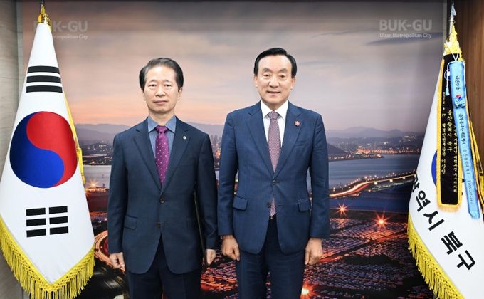 박천동 북구청장, 북구시설관리공단 신임 이사장에 임명장 수여