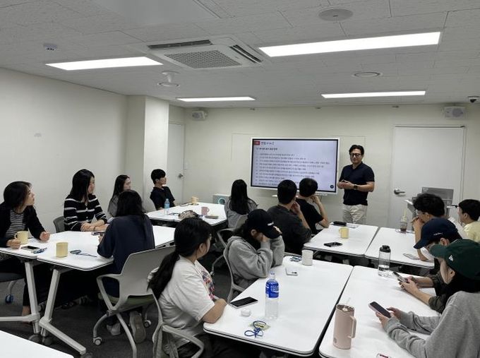 강북청년창업마루에서 모의면접 수업이 진행중인 모습
