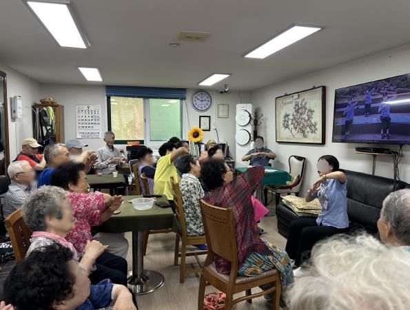 송파구가 경로당 노인을 대상으로 실시하는 ‘찾아가는 안전교육’ 모습