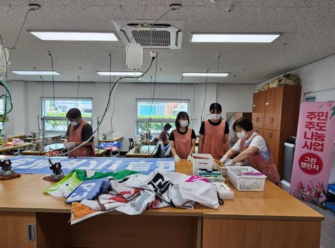 서부종합사회복지관, 울주군시설관리공단에 대선용 폐현수막을 활용한 마대자루 재능기부