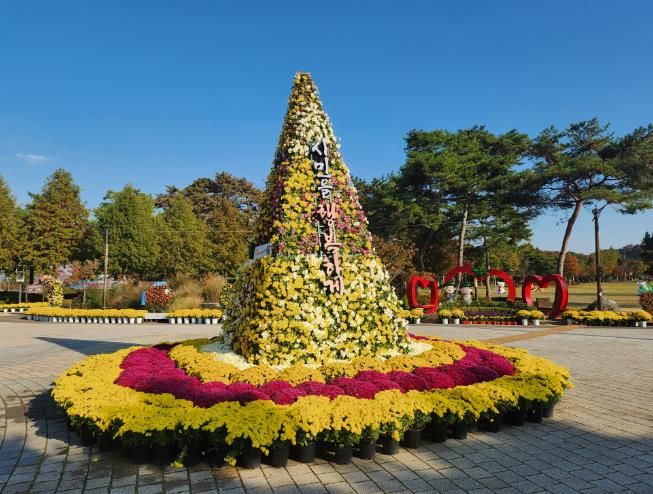 대형 조형탑 국화