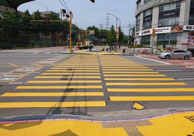 부평구, 노란색 횡단보도로 어린이들의 안전 확보 나서