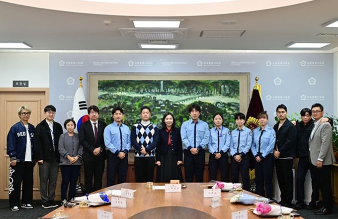 수여식 후 최호정 서울시의회 의장과의 단체사진 촬영