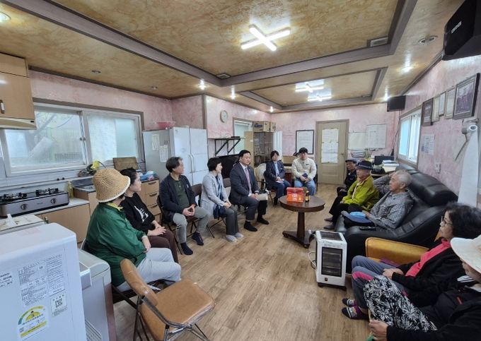 고준호 도의원 조례로 미등록경로당도 경기도 경로당 환경개선 공모사업 자격 부여, 공모 앞두고 파주 조리·광탄 현장 방문