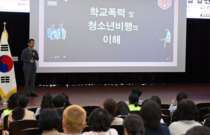 ‘호통판사’ 천종호 판사, 거창서 청소년 특강 가져
