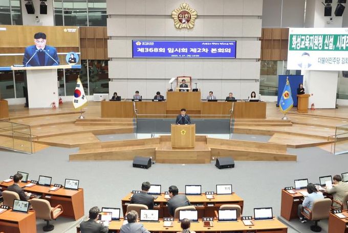 김회철 의원이 제368회 제2차 본회의(2023. 4. 27.) 5분 자유발언을 하고 있다.(2)