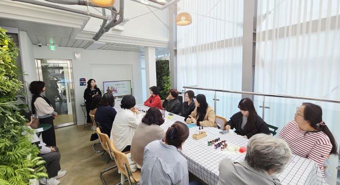 “향기로 마음 치유해요” …중구, 상일상회 ‘향기로운 치유 정원’체험 운영