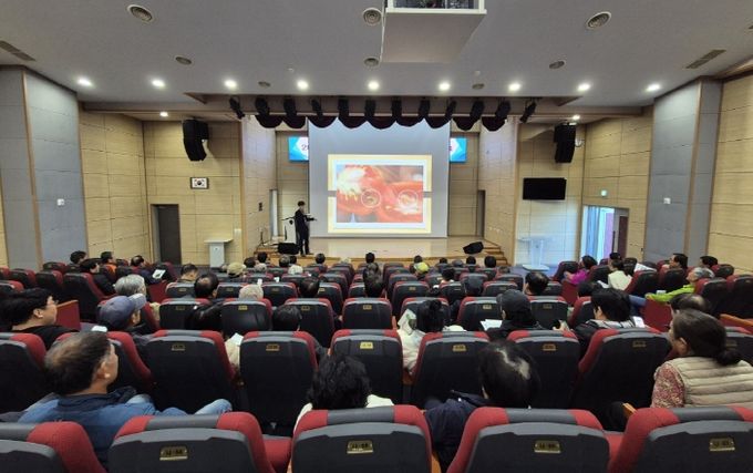 익산시, 토마토뿔나방 선재 대응…교육·자재 지원