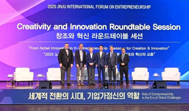 디지털 시대 기술보다 인간을 중심에 둔 기업가정신 강조
