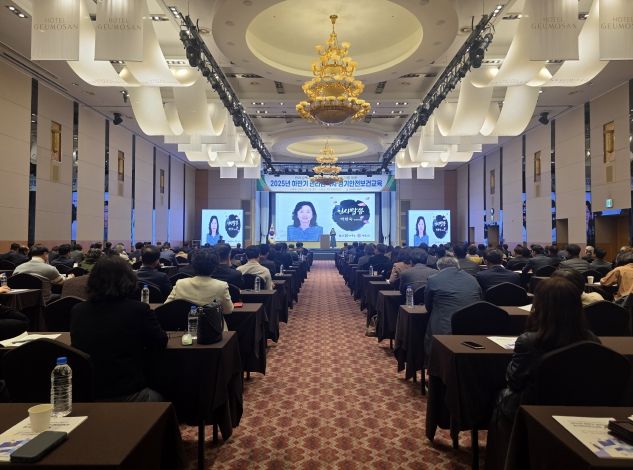 경북교육청, 안전수준 향상을 위한 하반기 안전보건교육 개최(도내 기관과 학교 관리감독자 710명 대상 정기안전보건교육 실시)(인사말하고 있는 박현숙 정책국장)