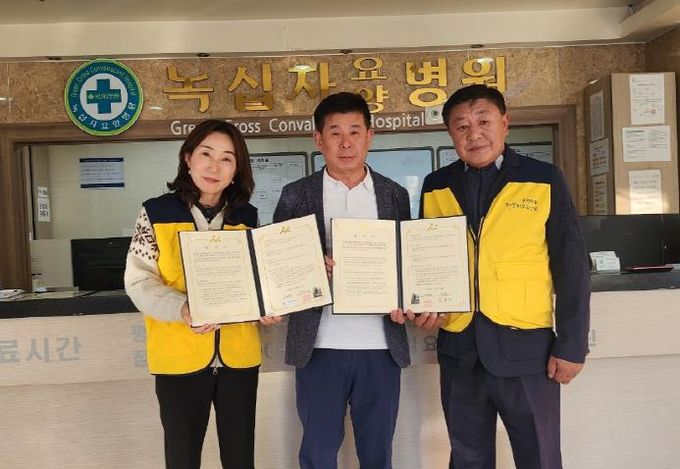 업무협약 후 기념촬영 모습