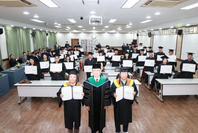 의령군, 제17기 농업인대학 졸업식.