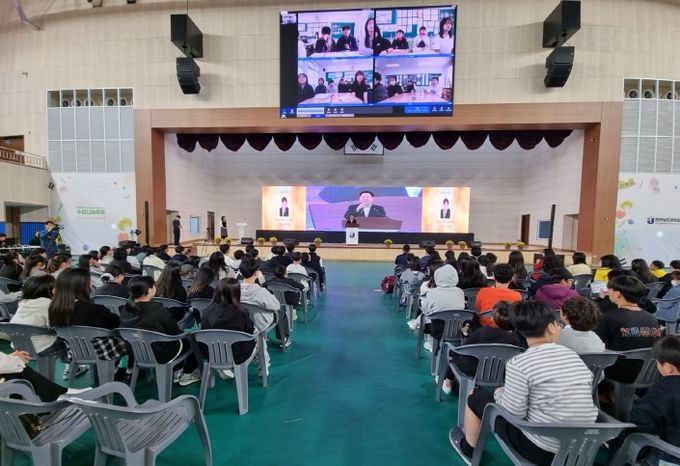 김정희 전남도의회 교육위원장, ‘2025. 광양 Sunshine Edu-on 축제’서 광양 학생들에게 응원 메시지